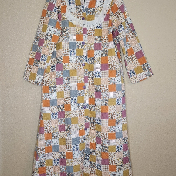 Vintage Handmade Robe Patchwork Pink and Blue Cottage Core Grandma - Picture 1 of 8